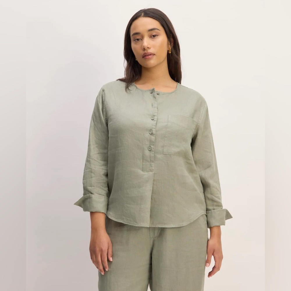 THE POPOVER SHIRT IN LINEN - Size: M, Color: Sage green